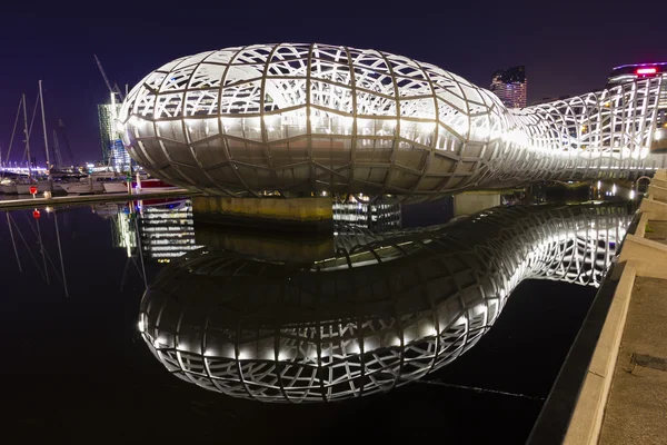 Webb bridge in docklands, melbourne bei nacht — Stockfoto