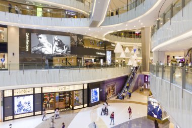 Hong Kong Alışveriş Merkezi çeşitli marka perakendeciler ve restoranlar ile