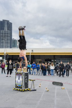 Federasyon Meydanı Melbourne gerçekleştirmeyi sokak sanatçı