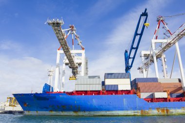 Swanson Dock bağlantı noktası Melbourne, Avustralya, bir konteyner gemisi içinde boş kapsayıcılar 