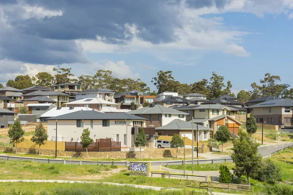 Casas suburbanas modernas en la colina en Melbourne — Foto de Stock