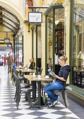 Melbourne kafede kadınlarda