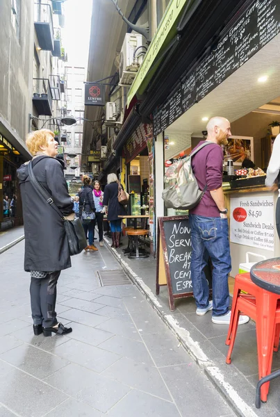 Klanten buiten een café in Melbourne — Stockfoto