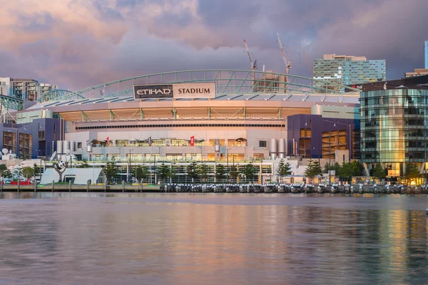 Sportstadion in Melbourne bij zonsondergang — Stockfoto