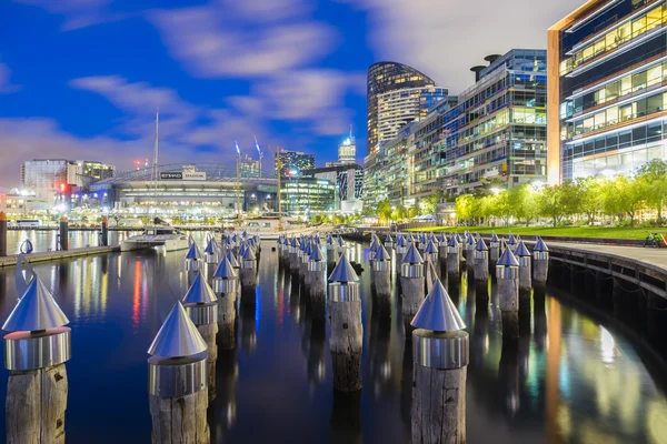 Modern binalar ve Melbourne stadim gece