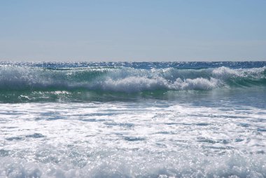 Altın Sahil Zümrüt Dalgaları