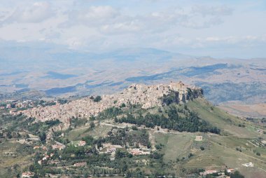 Central Sicily -hills, valleys, mountains without end!