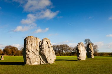 Avebury 'de, aydınlık bir kış gününde, Wiltshire, Uk