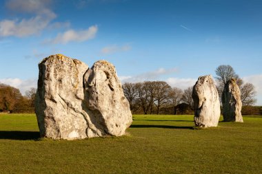 Avebury 'de, aydınlık bir kış gününde, Wiltshire, Uk