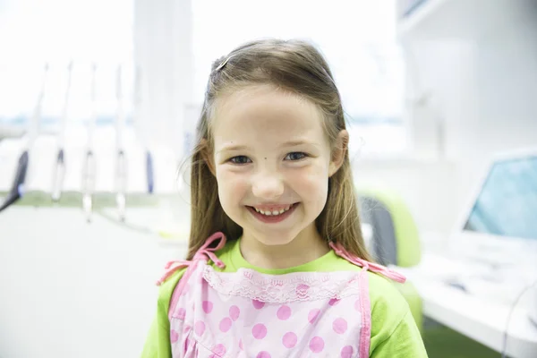 Relaxed little girl at dental office — Stock Photo, Image