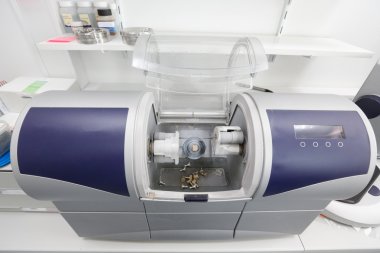Cad/Cam diş bilgisayar destekli makine