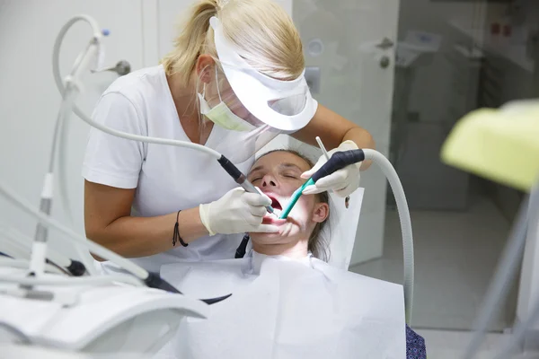 Woman at dental office — Stock Photo, Image