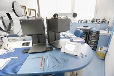 Yüksek teknolojidiş laboratuvarında porselen fırın 