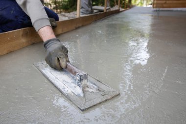 Mason tesviye ve screeding beton zemin temel