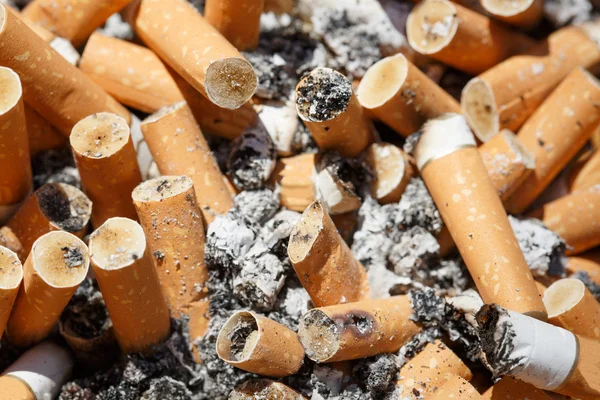 Big pile of put out cigarettes in an ashtray — Stock Photo, Image