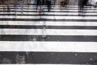 A yol geçiş insanlar