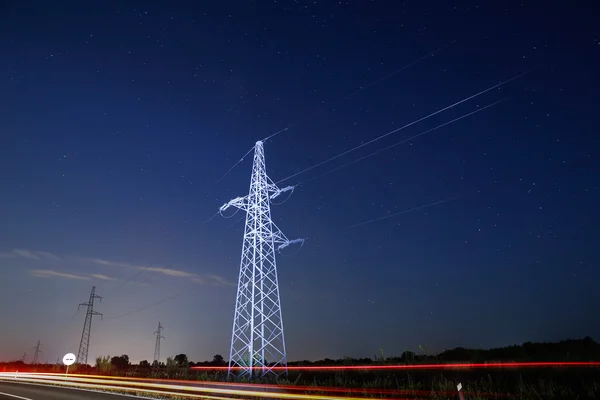 Pilón y tráfico — Foto de Stock