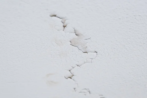 Cracked peeling layer on ceiling — Stock Photo, Image