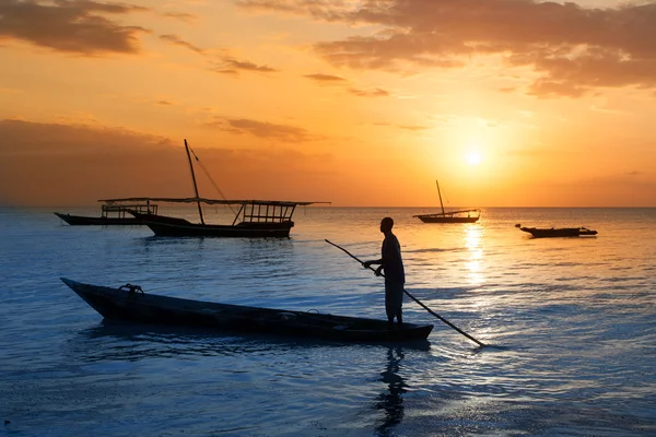 Traditional boat on Zanzibar coast — Stock Photo, Image