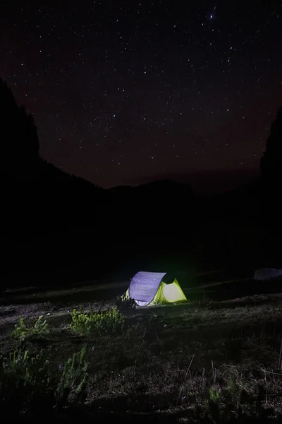 Night landscape with tent pitched on a mountain pasture — Stock Photo, Image