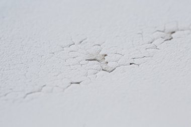 Tavanda kırık peeling katmanı