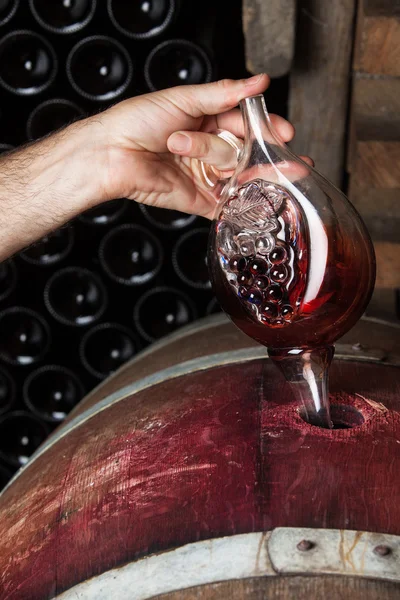 Sommelier bemonstering rode wijn — Stockfoto