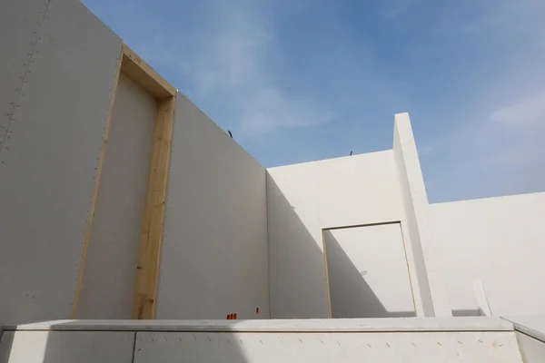 Prefabricated roofless house in the making — Stock Photo, Image