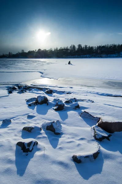 Keskipäivän auringonlasku napamaisemassa — kuvapankkivalokuva