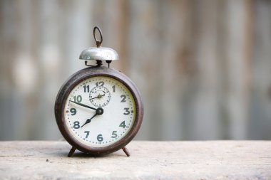 Vintage metal analog alarm saat 