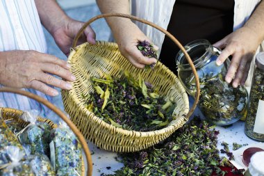 Ev yapımı kuru otlar 