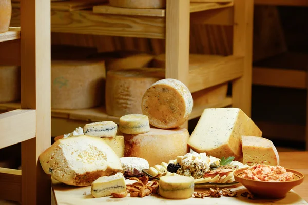 Surtido de quesos gourmet orgánicos —  Fotos de Stock