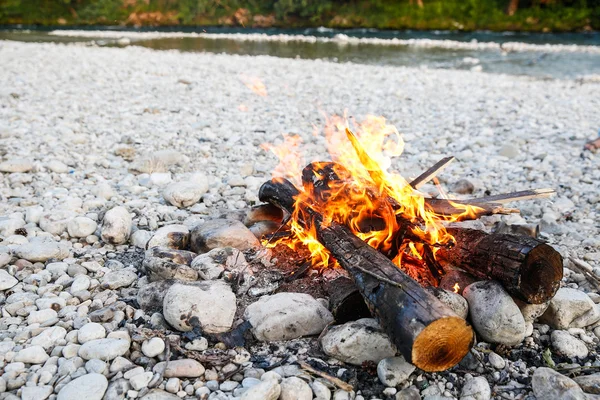 Self-made campfire by the mountain river — Stock Photo, Image