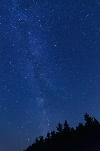Cer albastru de noapte cu stele și vizibil Calea Lactee — Fotografie, imagine de stoc