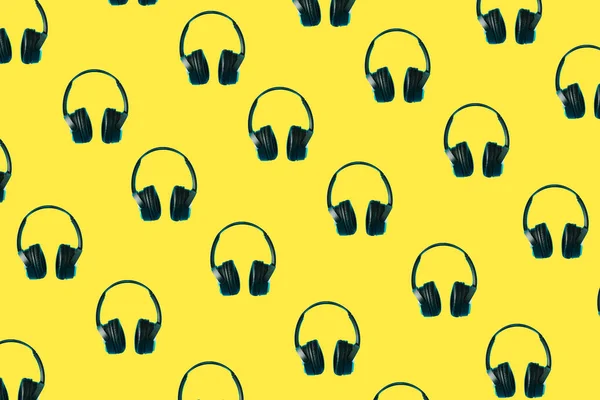 Pattern Black Headphones Vibrant Yellow Background Music Abstract Minimal Background — Stock Photo, Image