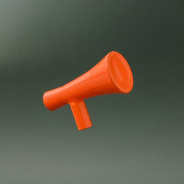 Siyah arkaplana karşı kırmızı 3d megafon. Reklam fikri. Minimum reklam konsepti. Soyut 3B Arkaplan Sanatı