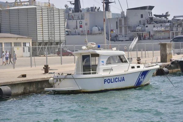 Barco da polícia no porto — Fotografia de Stock