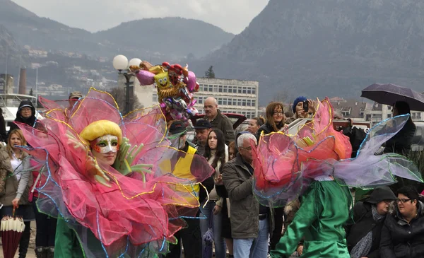 Karnaval lotus kızlarda