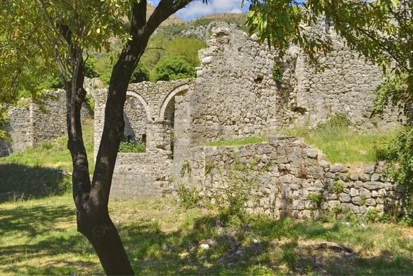 Ruinas del antiguo palacio en la ciudad de Old Bar, Montenegro — Foto de Stock