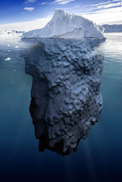Eisberg mit Unterwasserblick — Stockfoto