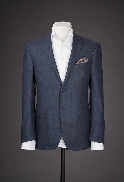 Männer Business-Anzug auf grauem Hintergrund — Stockfoto
