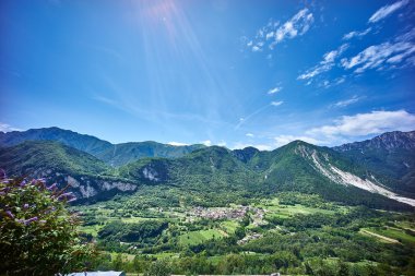 dağ manzarası ile Köyü