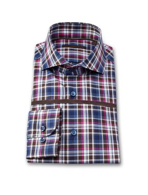 kırpma yolu ile beyaz bir arka plan üzerinde izole erkek gömlek