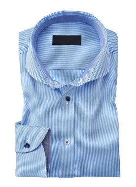 kırpma yolu ile beyaz bir arka plan üzerinde izole erkek gömlek