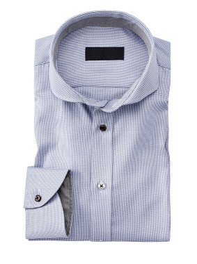 kırpma yolu ile beyaz bir arka plan üzerinde izole erkek gömlek