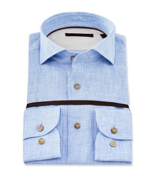 kırpma yolu ile beyaz bir arka plan üzerinde izole erkek gömlek