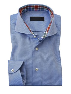 kırpma yolu ile beyaz bir arka plan üzerinde izole erkek gömlek