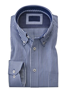 kırpma yolu ile beyaz bir arka plan üzerinde izole erkek gömlek