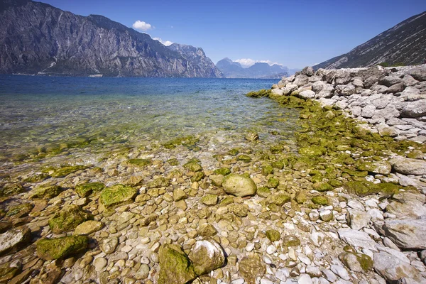 山与河流湖泊 — 图库照片