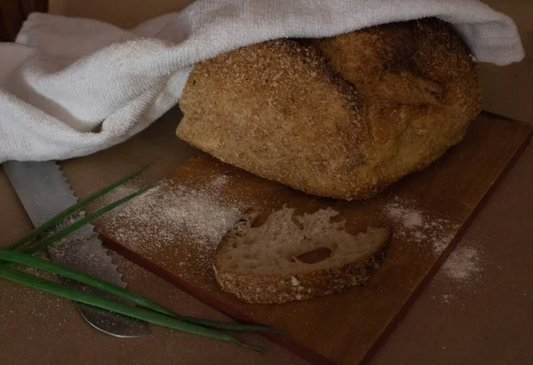 Свіжоспечений Хліб Нарізаний Обробній Дошці — стокове фото