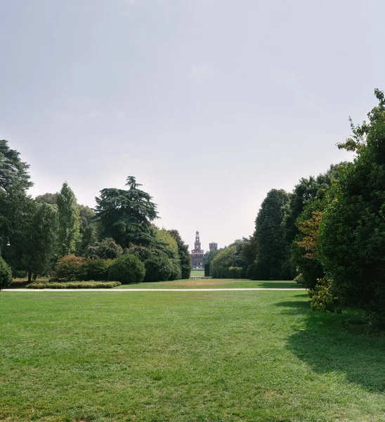 Grande Campo Verde Frente Palácio — Fotografia de Stock